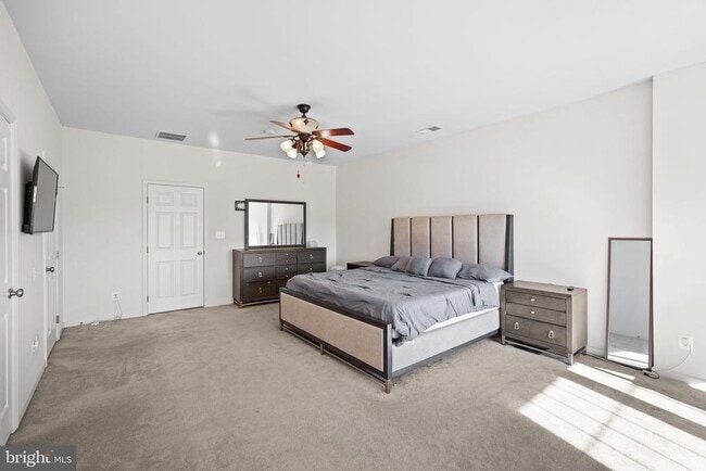 Building Photo - 12 Popes Creek Ln