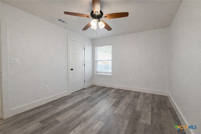 Building Photo - 710 Jefferis Ave