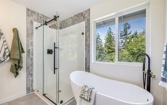 Building Photo - Beautiful 4 bedroom in Bonney Lake WA - Ap...