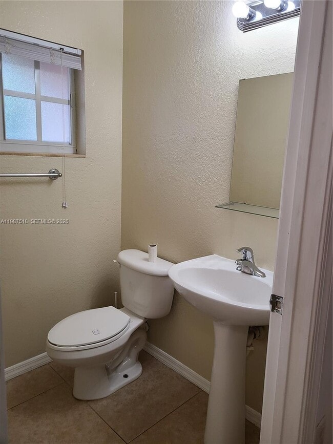 Building Photo - 3071 Riverside Dr