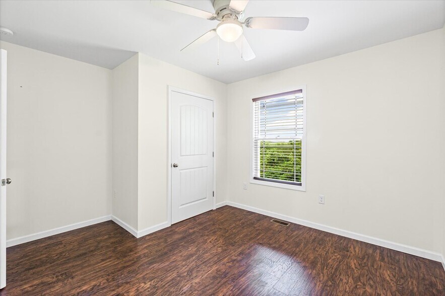 Building Photo - 242 Mirage Dr