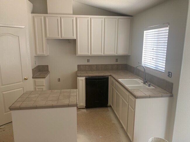 Building Photo - 1615 Great Basin Dr