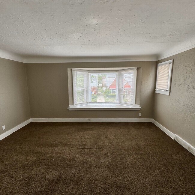 Building Photo - Now Leasing!!! 16730 Woodingham Dr, Detroi...