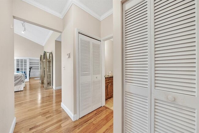 Building Photo - 7644 Elm Ridge Dr