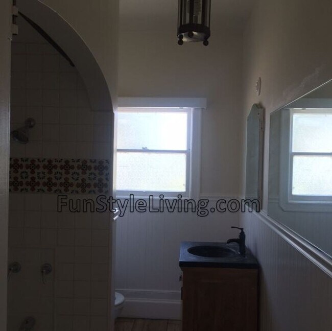 Building Photo - Charming Mediterranean Circa 1937 House