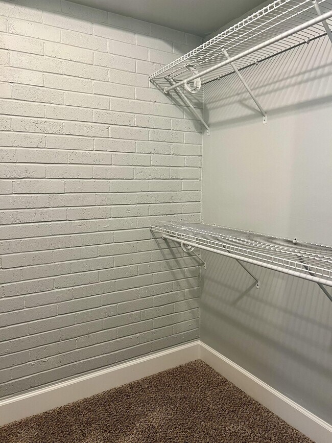 Building Photo - 1815 E Lindsey St