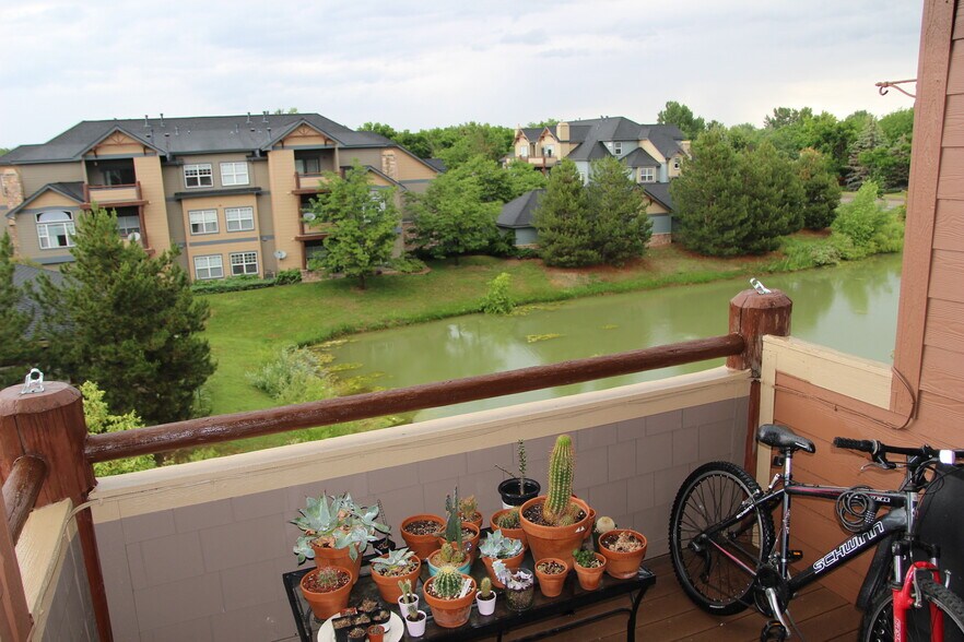Building Photo - 5220 Boardwalk Dr