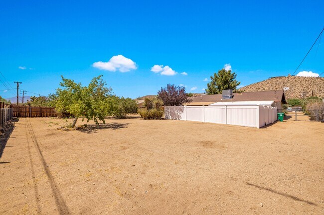 Building Photo - 57815 Desert Gold Dr