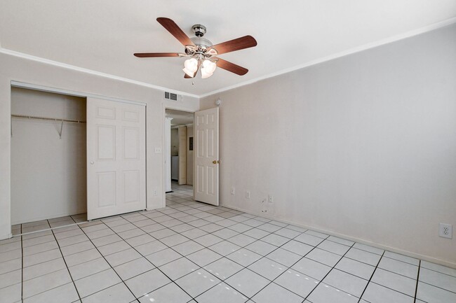 Building Photo - AMERICANA Property Mgmt - Gated 1st floor ...
