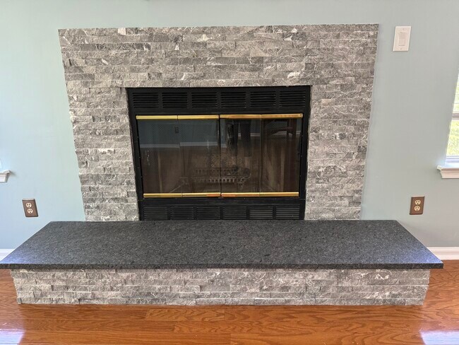 Building Photo - 1303 Golden Pl