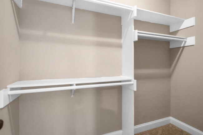 Building Photo - 3375 Cotham Ln