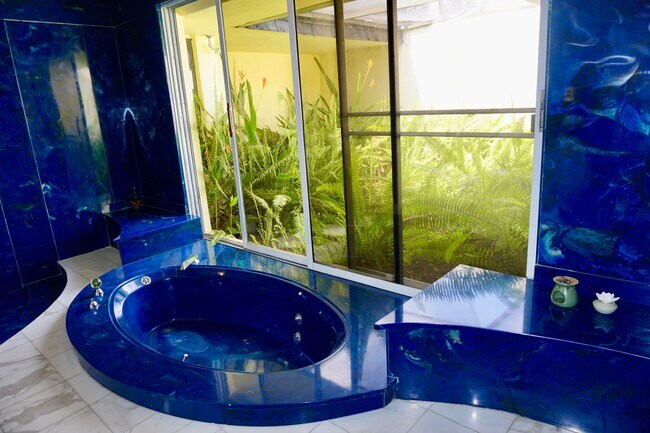 Building Photo - 4511 King Palm Dr