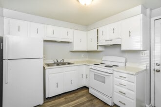 Building Photo - 330 Vehr Dr