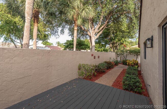 Building Photo - 6876 Palmar Ct