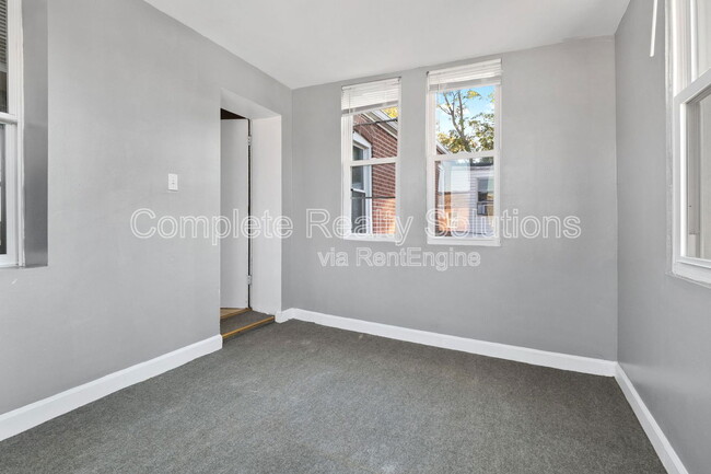 Building Photo - 3248 Delor St