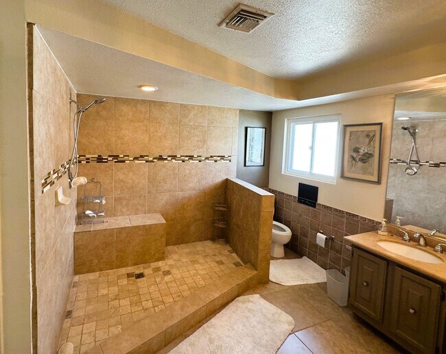 Building Photo - 9350 Clubhouse Blvd