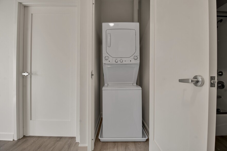 Building Photo - 5712 Main St