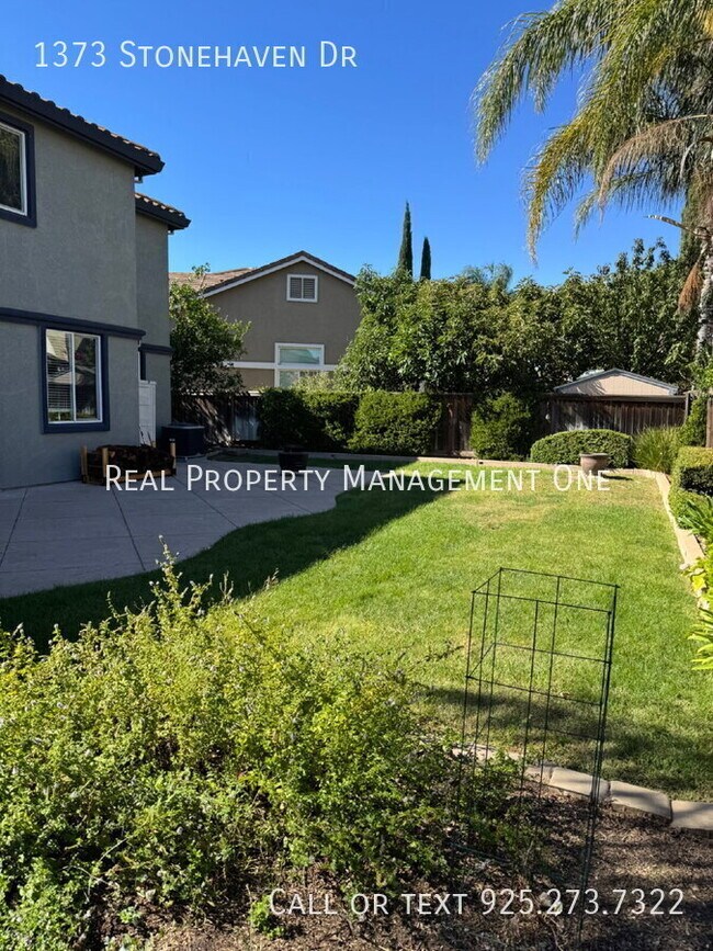 Building Photo - 1373 Stonehaven Dr