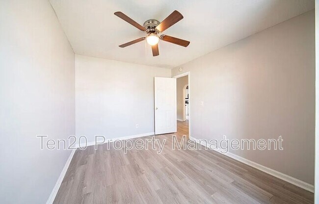 Building Photo - 3007 Longmont Ln