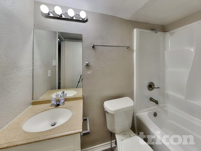 Building Photo - 418 David Dr