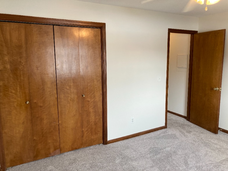 Building Photo - 488 60th St SE