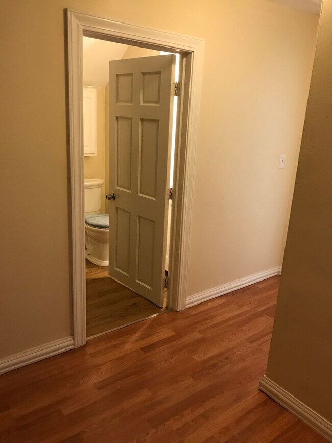 Building Photo - 612