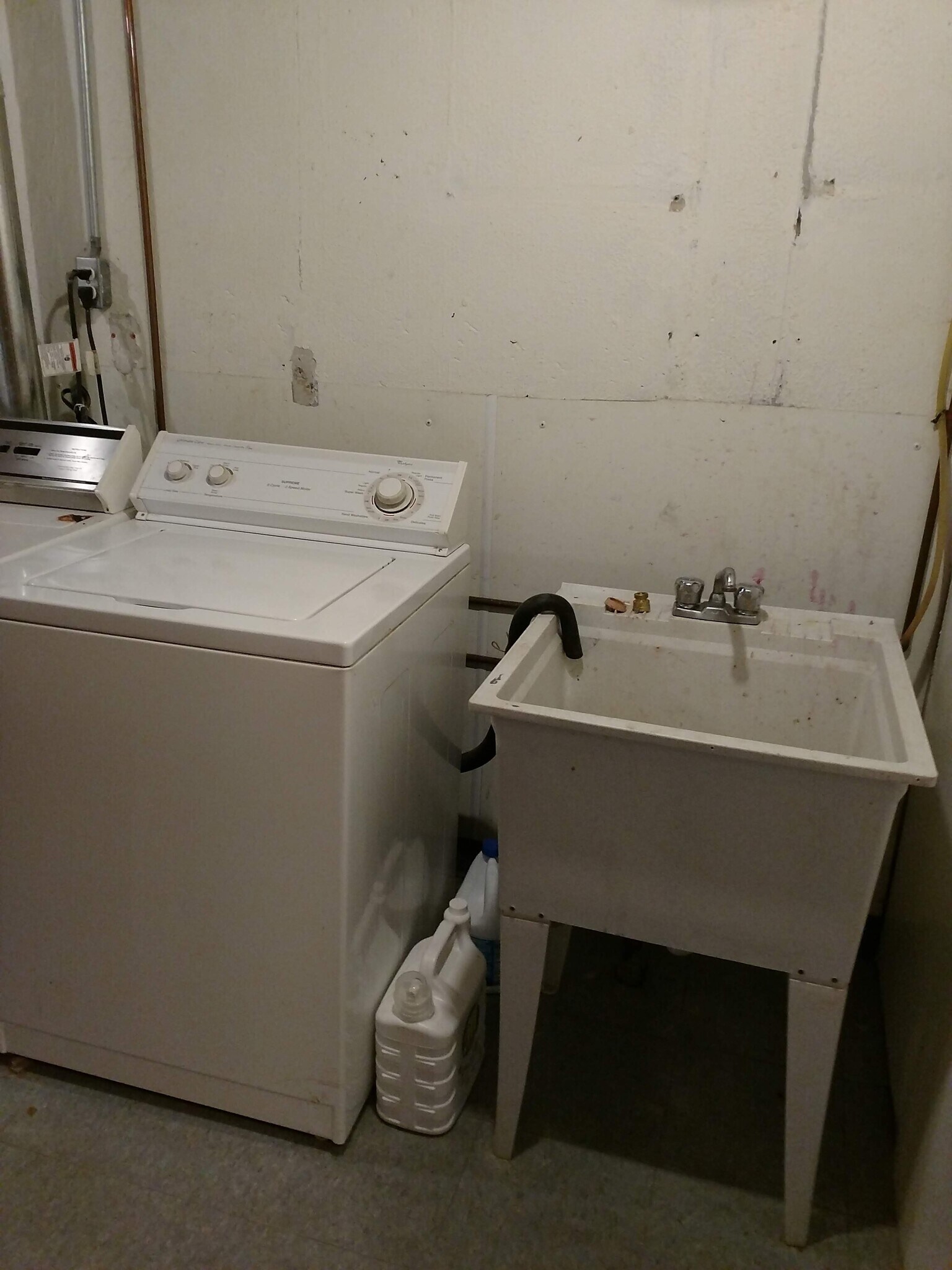 Building Photo - 2063 Champagne Dr