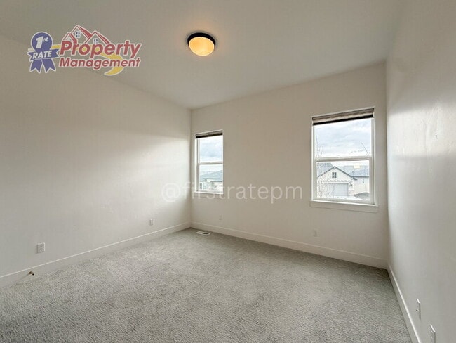 Building Photo - 3024 E Parulo Dr