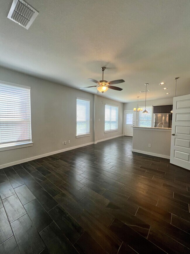 Building Photo - 374 Creekside Curve