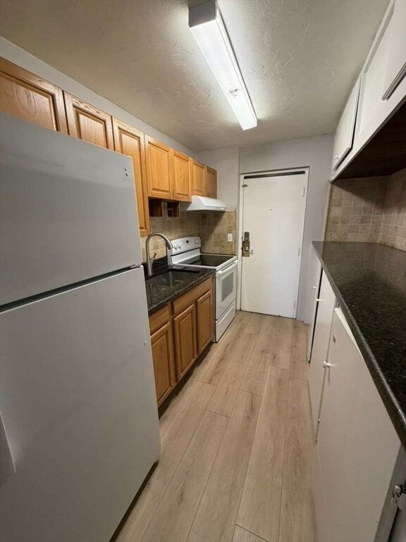 Building Photo - 27 Gordon St