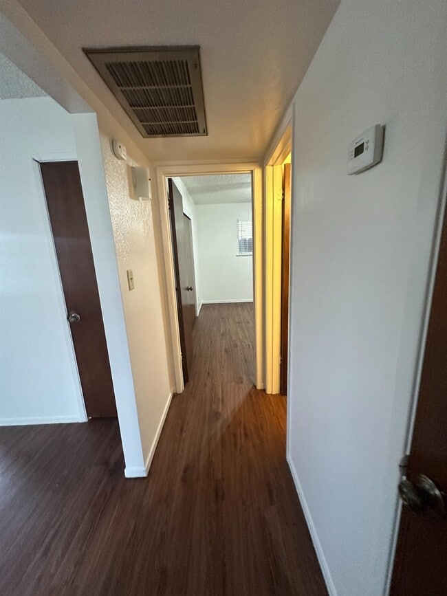 Building Photo - 220 Pollasky Ave