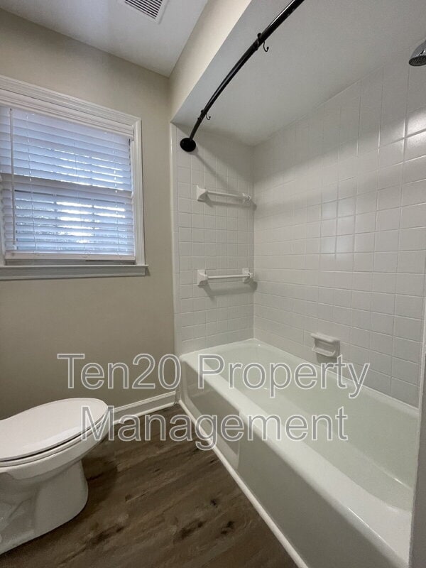 Building Photo - 2005 Landau Dr