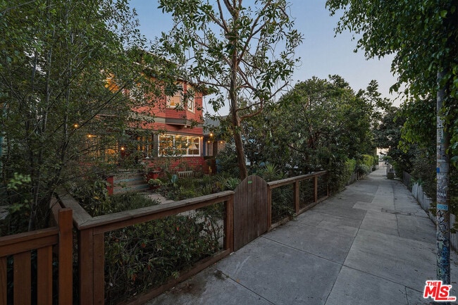 Building Photo - 34 Park Ave