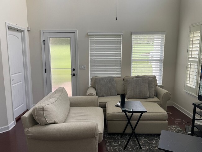 Building Photo - End Unit Townhome For Rent in Berewick Vil...