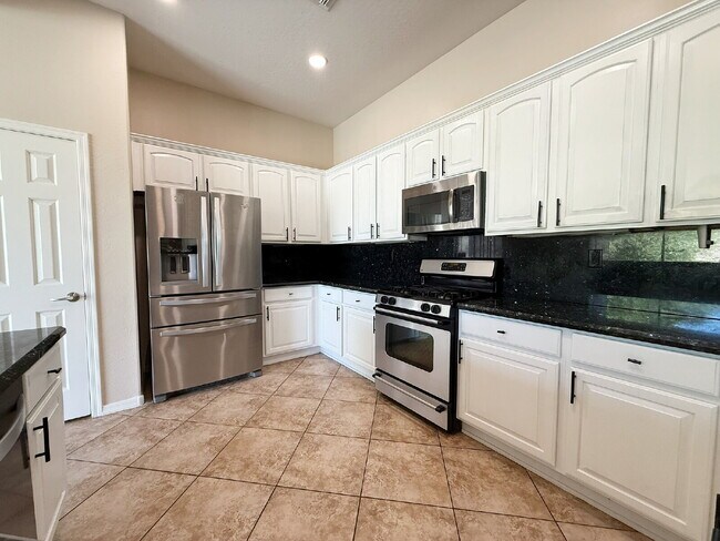 Building Photo - "Spacious 3-Bedroom/2 Full Bath Home with ...
