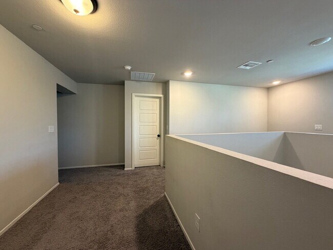 Building Photo - GATED 4 BED 2.5 BATH 2 CAR GARAGE SINGLE FAMILY HOME w/ LOFT, BEDROOM DOWNSTAIRS, NEXT TO COMMUNI...