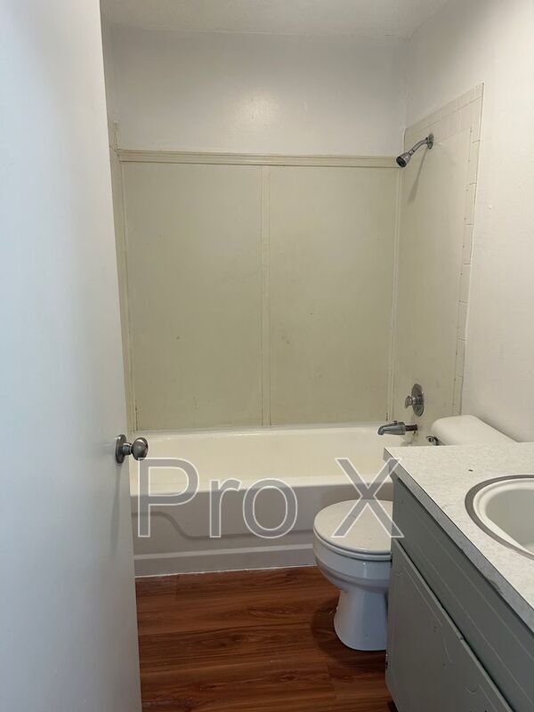 Building Photo - 409 Park St