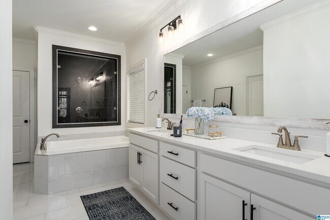 Building Photo - 330330 Kinross Circle