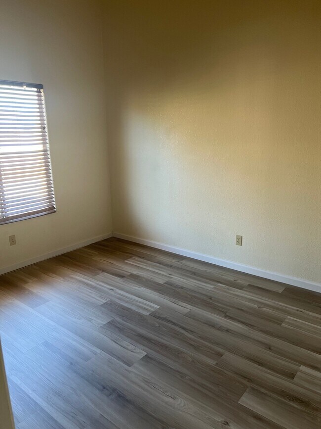 Building Photo - 2550 S Perillo Dr