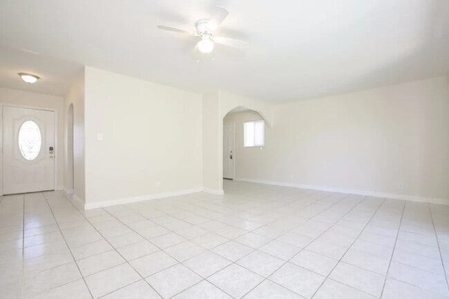 Building Photo - 363 Bard St