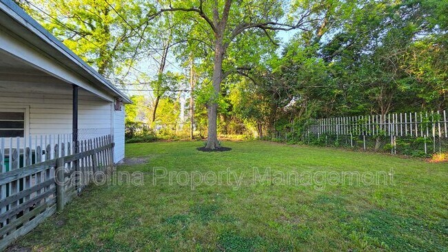 Building Photo - 2405 Greenland Ave