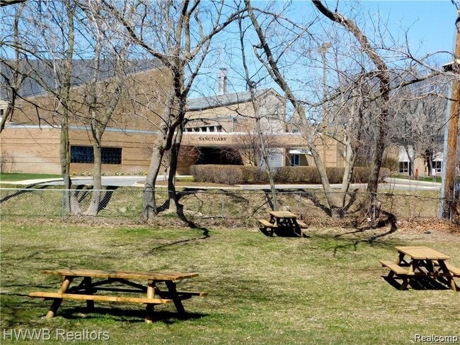 Building Photo - 805 Plate St