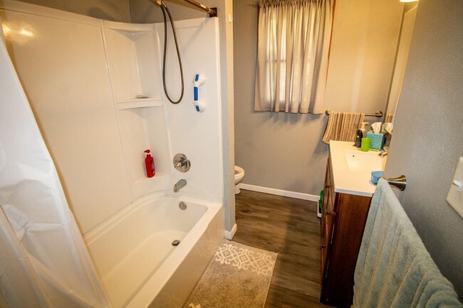 Building Photo - 3 bedroom, 1 bath home in Waterloo