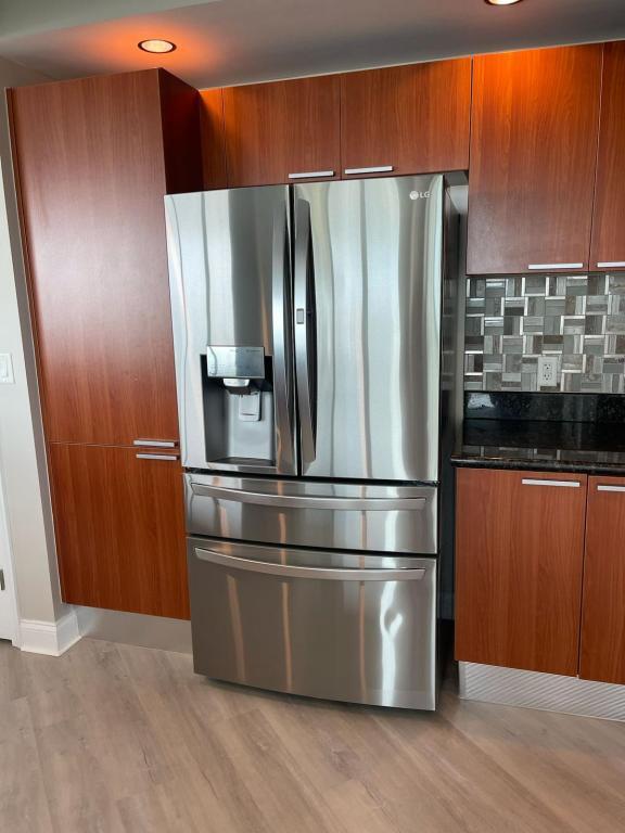 Building Photo - 241 Riverside Dr