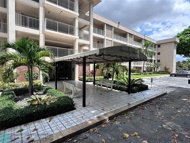 Building Photo - 2601 S Course Dr