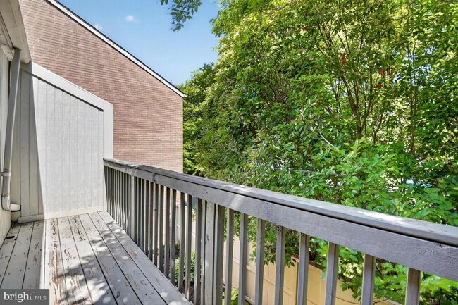 Building Photo - 5276 Pooks Hill Rd