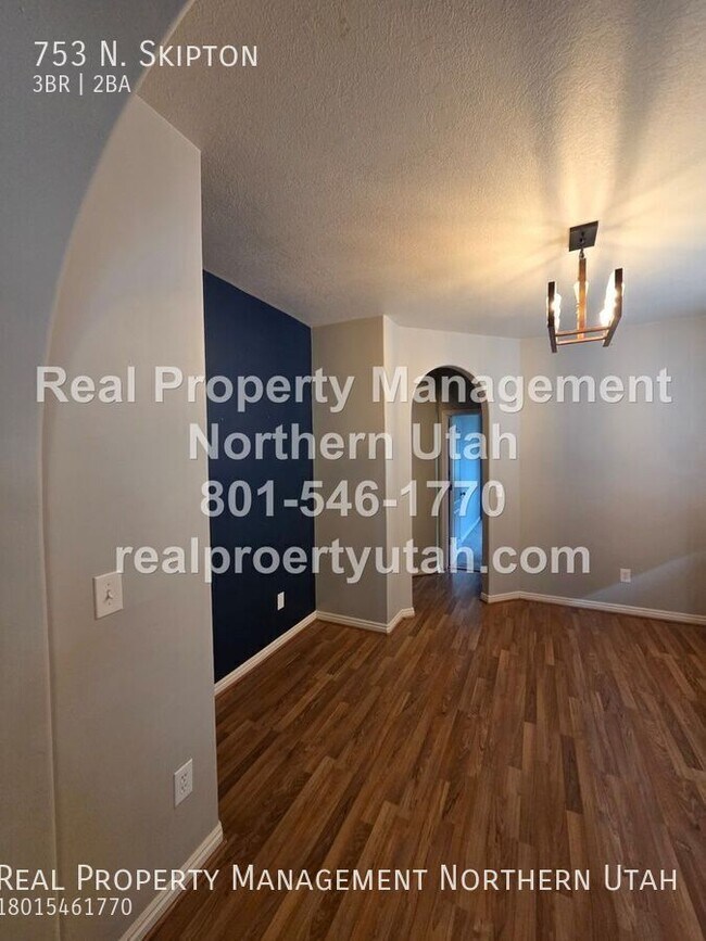 Building Photo - 753 N. Skipton-