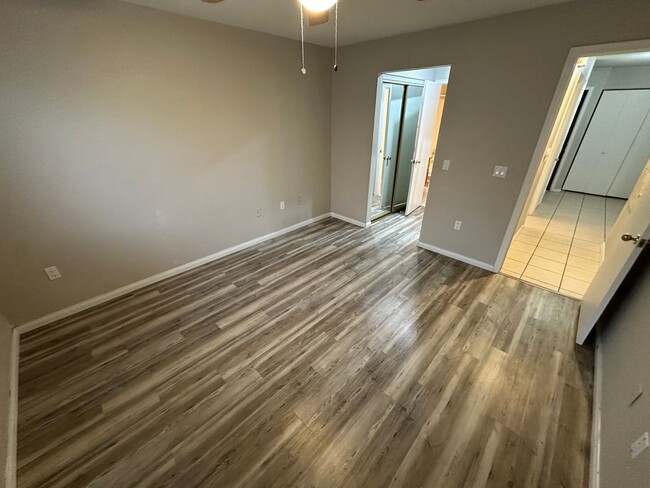 Building Photo - ADORABLE 2 BEDROOM 2 BATHROOM 1ST FLOOR CO...