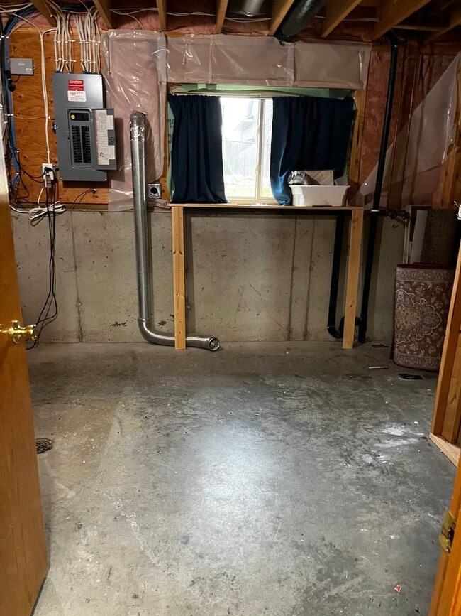 Building Photo - 5 Bed/2 Bath Rental Home on West Side!