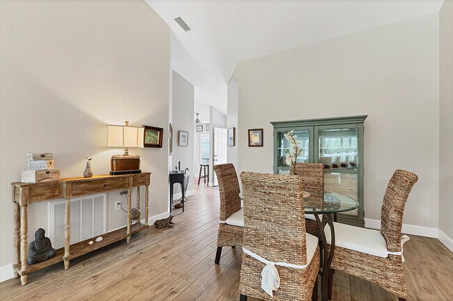 Building Photo - 513 Woodstork Cir